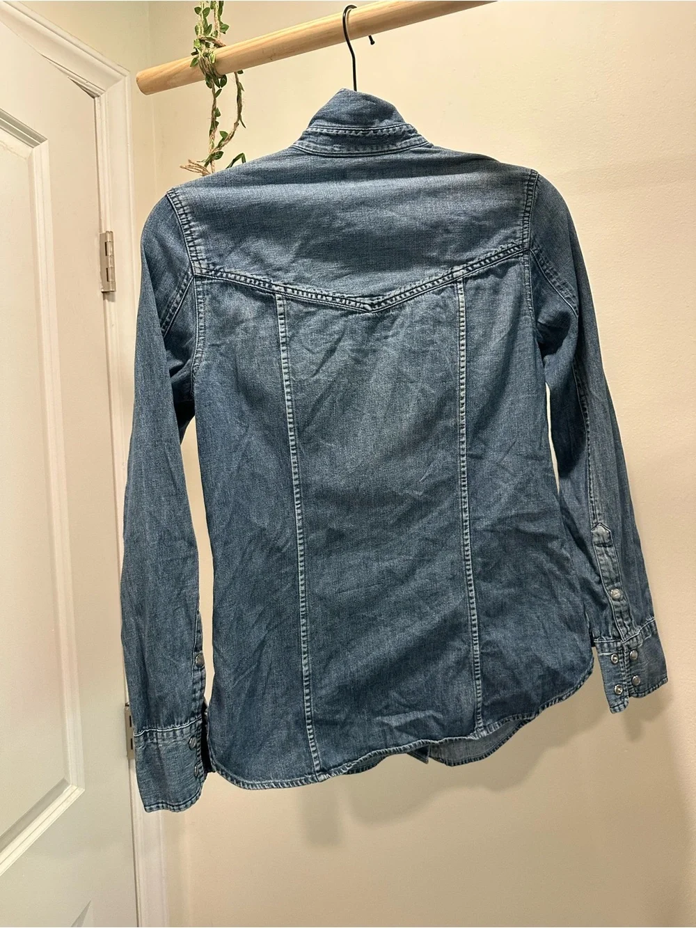 JCrew Womens 2 Medium Wash Denim Snap Front Western Shirt 100% Cotton